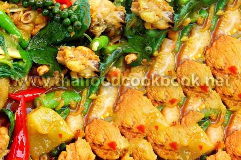 แกงป่าไก่บ้านแบบอินทรีย์ สูตรพื้นบ้านเพื่อสุขภาพ รสจัดจ้านกลมกล่อม