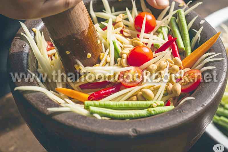 Som-Tum-vs.-Cucumber-Salad-Comparing-Thai-Som-Tum-Tang-Papaya-Salad