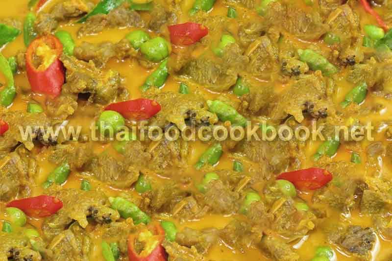 แกงเผ็ดเนื้อวัวแบบสุราษฎร์ รสเข้มข้น เผ็ดจัดจ้านถึงใจสไตล์ปักษ์ใต้แท้