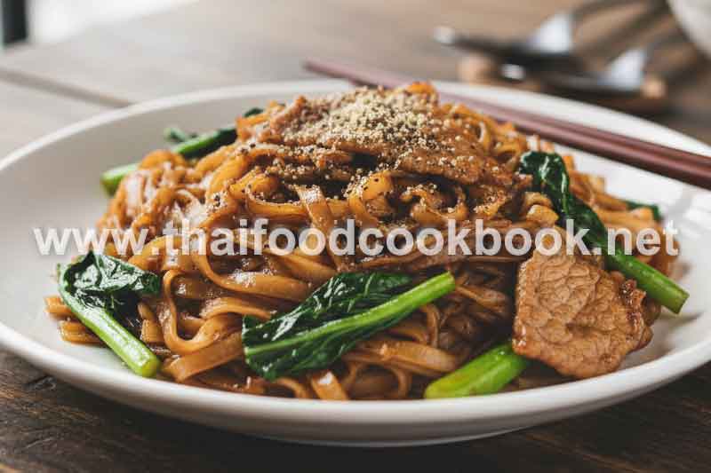 Pad-See-Ew-with-Pork - Soft-Noodles-in-Rich-Soy-Sauce-Flavor