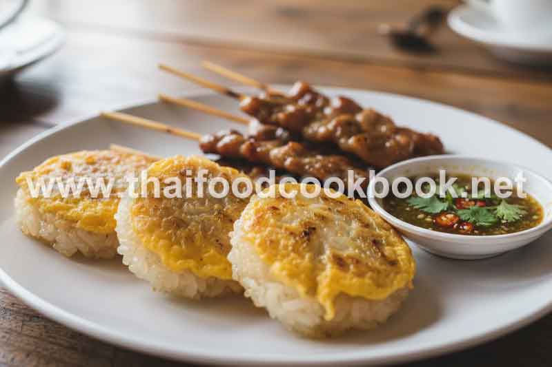 ข้าวจี่ไข่แจ่วและหมูปิ้ง เมนูชุดขายช่วงเช้า