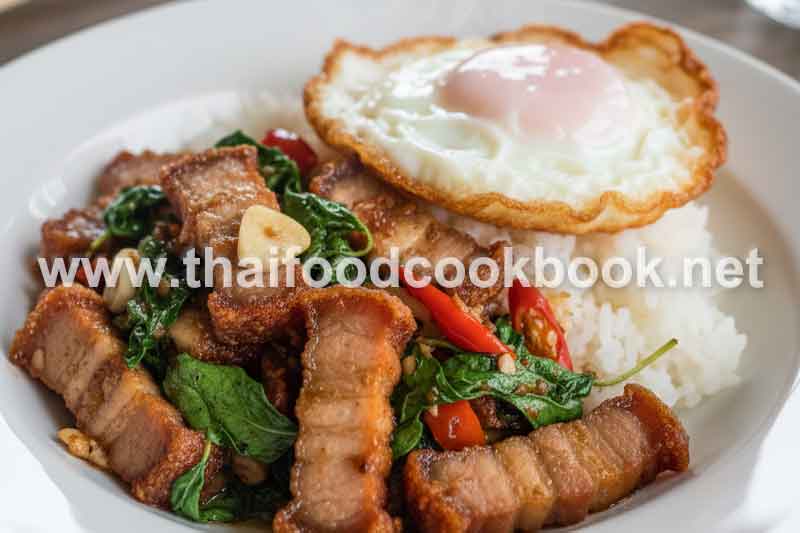 วิธีทำกะเพราหมูกรอบ กรอบนอกนุ่มใน สูตรเด็ดอร่อยเหมือนร้านดัง